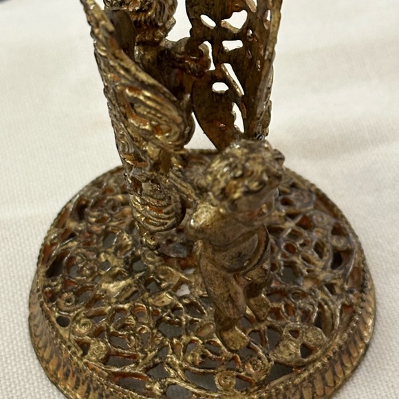 Noontidings Bud Vase Gold Tone Metal 2 Cherub Filigree Ormolu HOLLYWOOD REGENCY - Picture 5 of 10